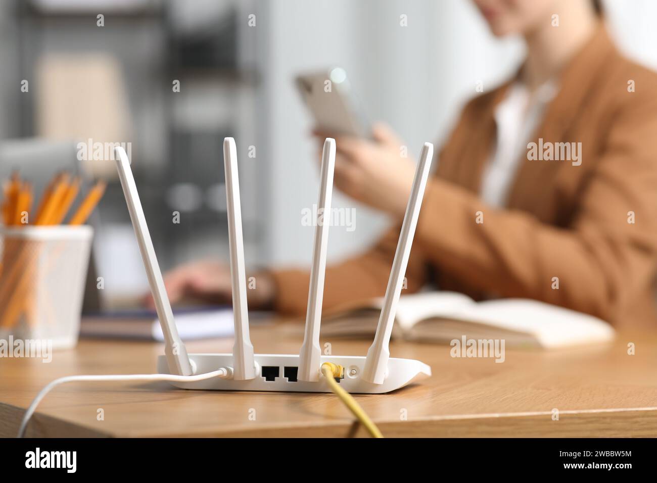Hands ethernet cable router hi-res stock photography and images - Alamy