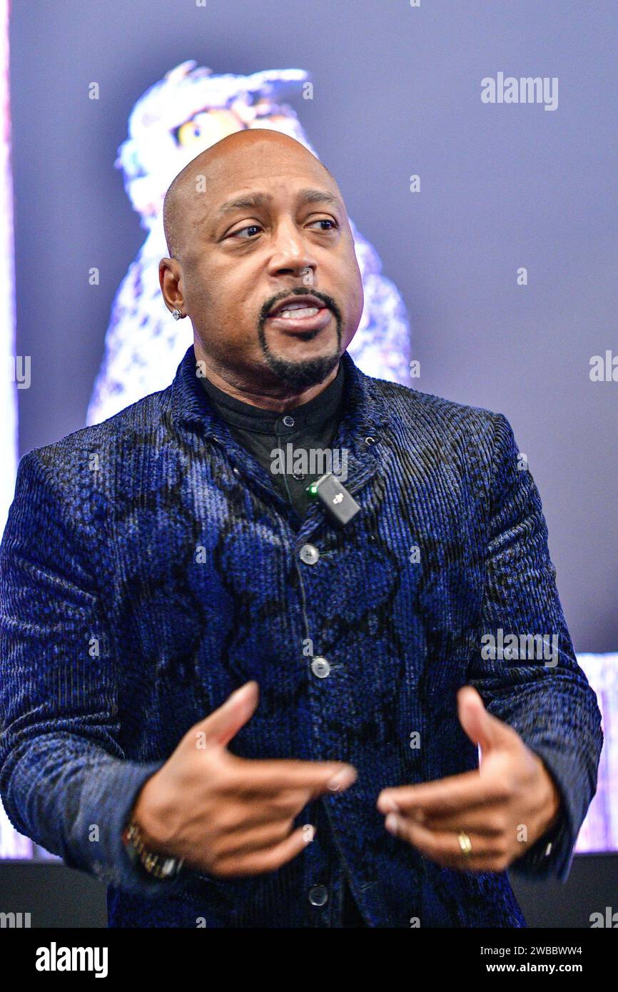 Las Vegas, NV, USA. 9th Jan, 2024. Daymond John speaks at the AWOL