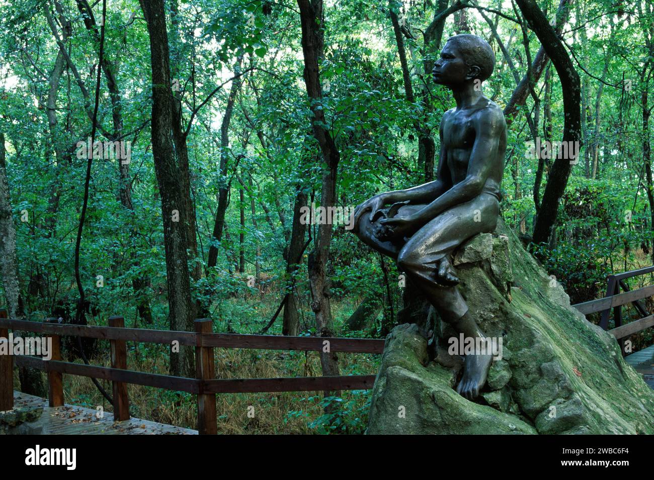 George washington carver statue hi-res stock photography and images - Alamy