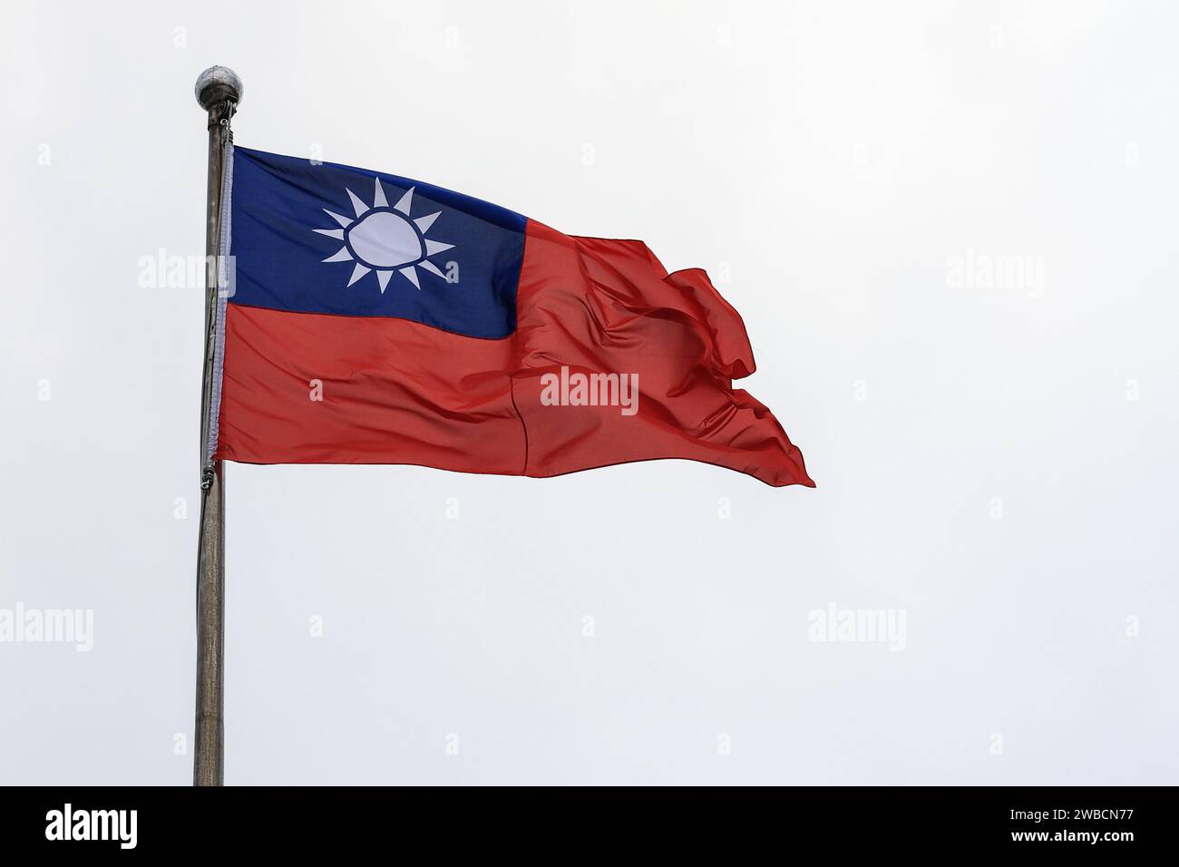 Taipei, Taiwan. 8th Jan, 2024. The Taiwanese flag floats on Liberty Square ahead of the general