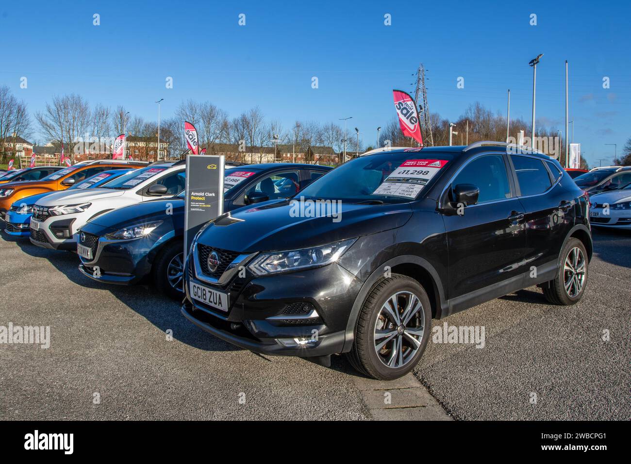 2018 Nissan Qashqai N-Connecta DIG-T 115 Start/Stop Black Car SUV Petrol 1197 cc, 1.3-litre petrol engine; Used cars for sale in Preston, UK Stock Photo