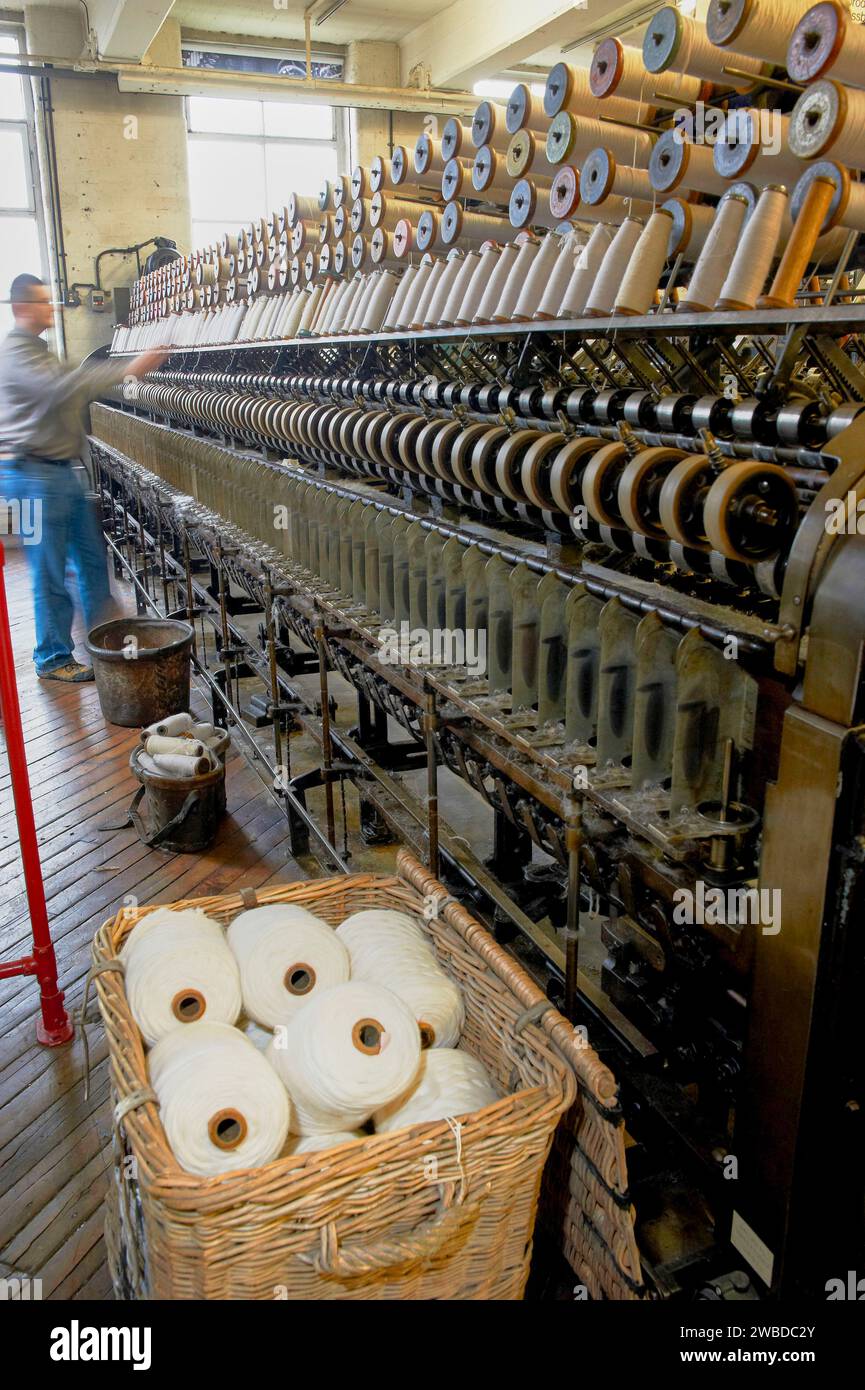 Wool Making Machine Wool spinning factory not cotton hi-res stock photography and images ...