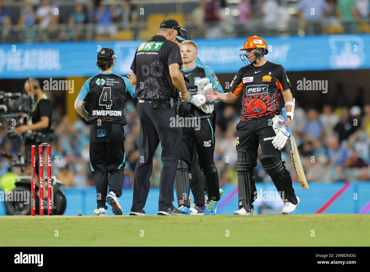 Brisbane Australia 10th Jan 2024 Jhye Richardson 2 Perth Scorchers   Brisbane Australia 10th Jan 2024 Jhye Richardson 2 Perth Scorchers Bowled Out By Xavier Bartlett To Win The Match For Brisbane Heat At The The Gabba Credit Matthew Starling Alamy Live News 2WBDNDG 