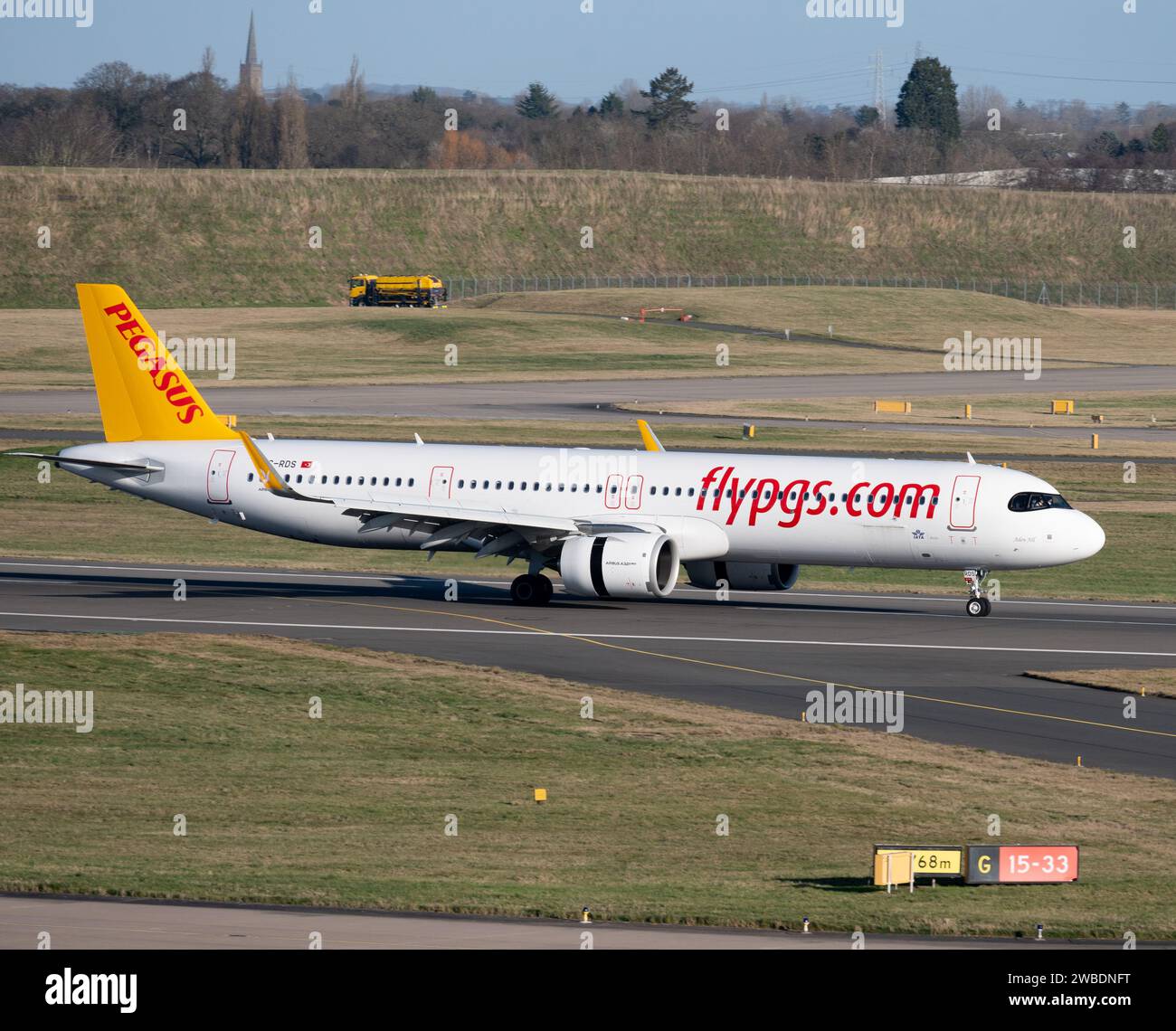 Pegasus Airlines Airbus A321-251NX landing at Birmingham Airport, UK ...