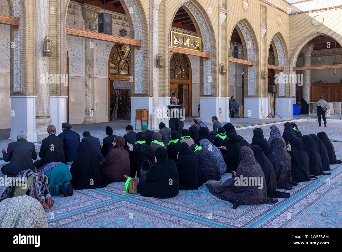pilgrims in the courtyard of the Great Mosque of Kufa, Iraq Stock Photo