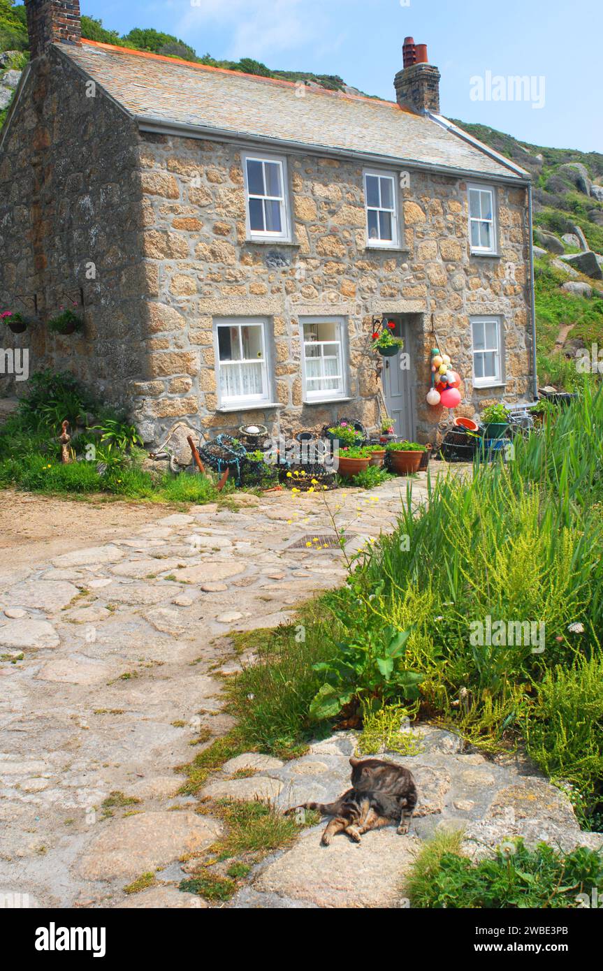 Quaint holiday cottage, Penberth, Cornwall, UK - John Gollop Stock Photo