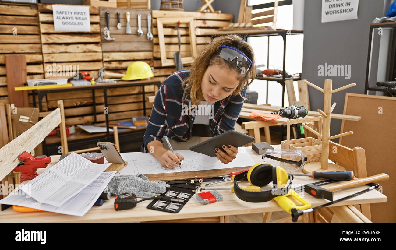 Tech savvy worker drawing hi-res stock photography and images - Alamy