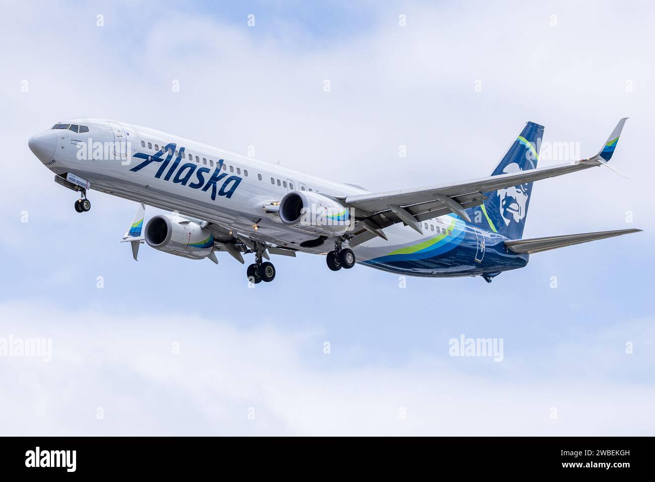 N468AS Alaska Airlines Boeing 737-990ER(WL) landing at Palm Springs (PSP/KPSP) Stock Photo