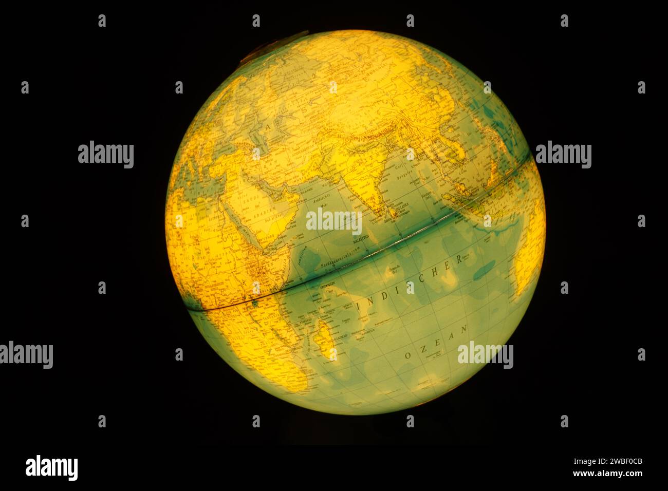 Illuminated world map hi-res stock photography and images - Alamy