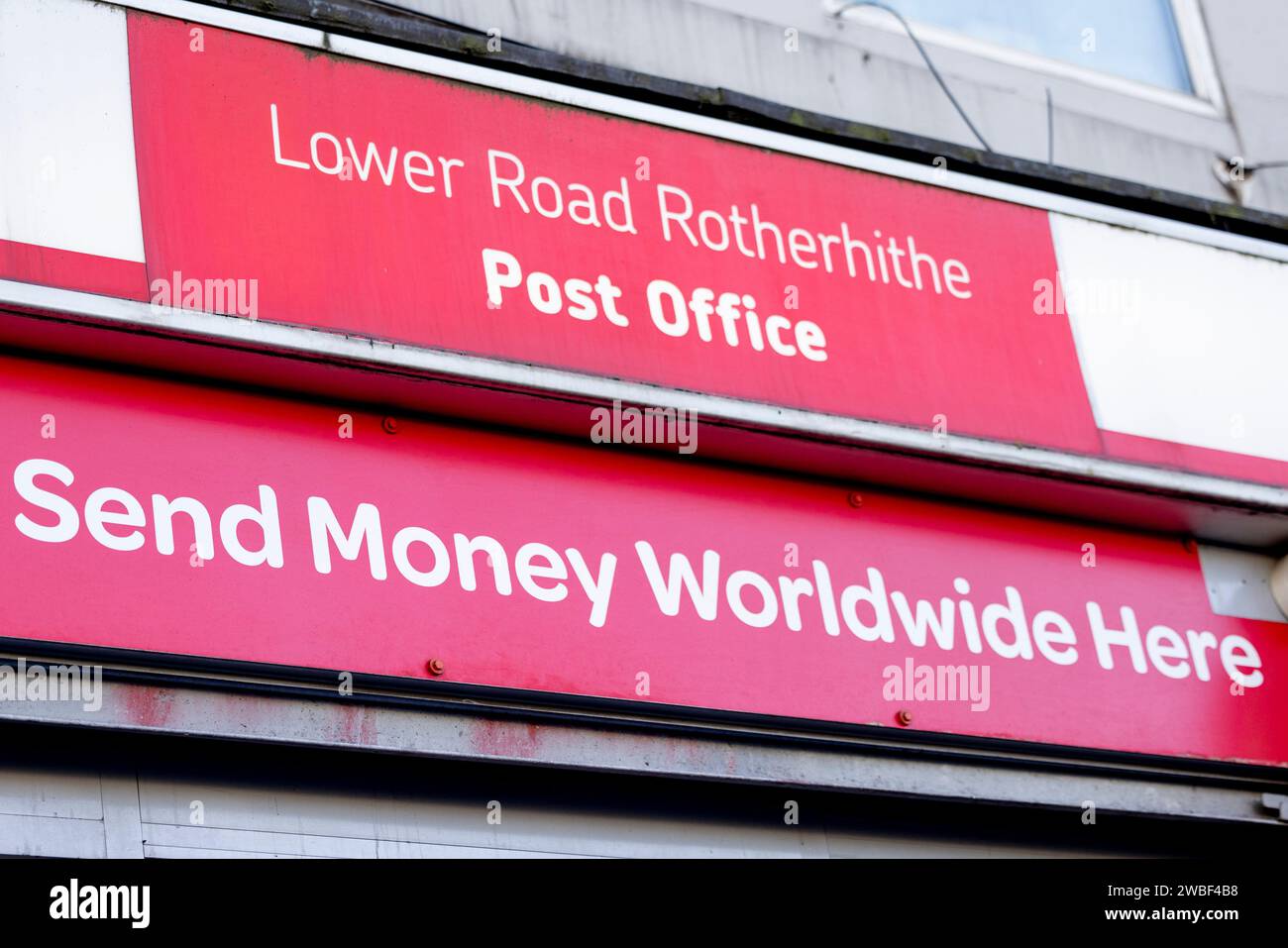 London, UK. 10th Jan, 2024. View of a facade of a shop with a MoneyGram
