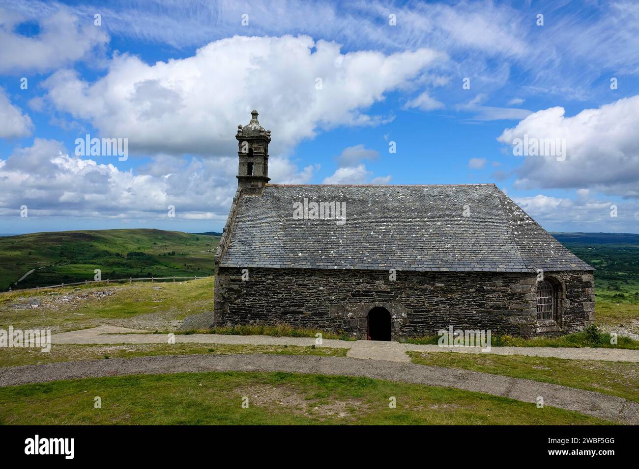 chapel-on-mont-saint-michel-de-brasparts-monts-d-arree-massif