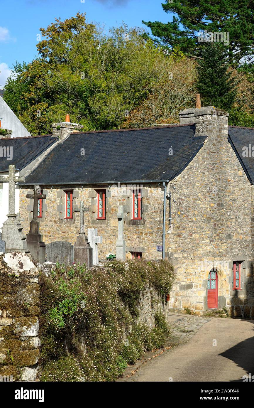 Old houses on the Rue de l'Eglise, Abbey cemetery, Daoulas, Finistere Pen ar Bed department, Brittany Breizh region, France Stock Photo