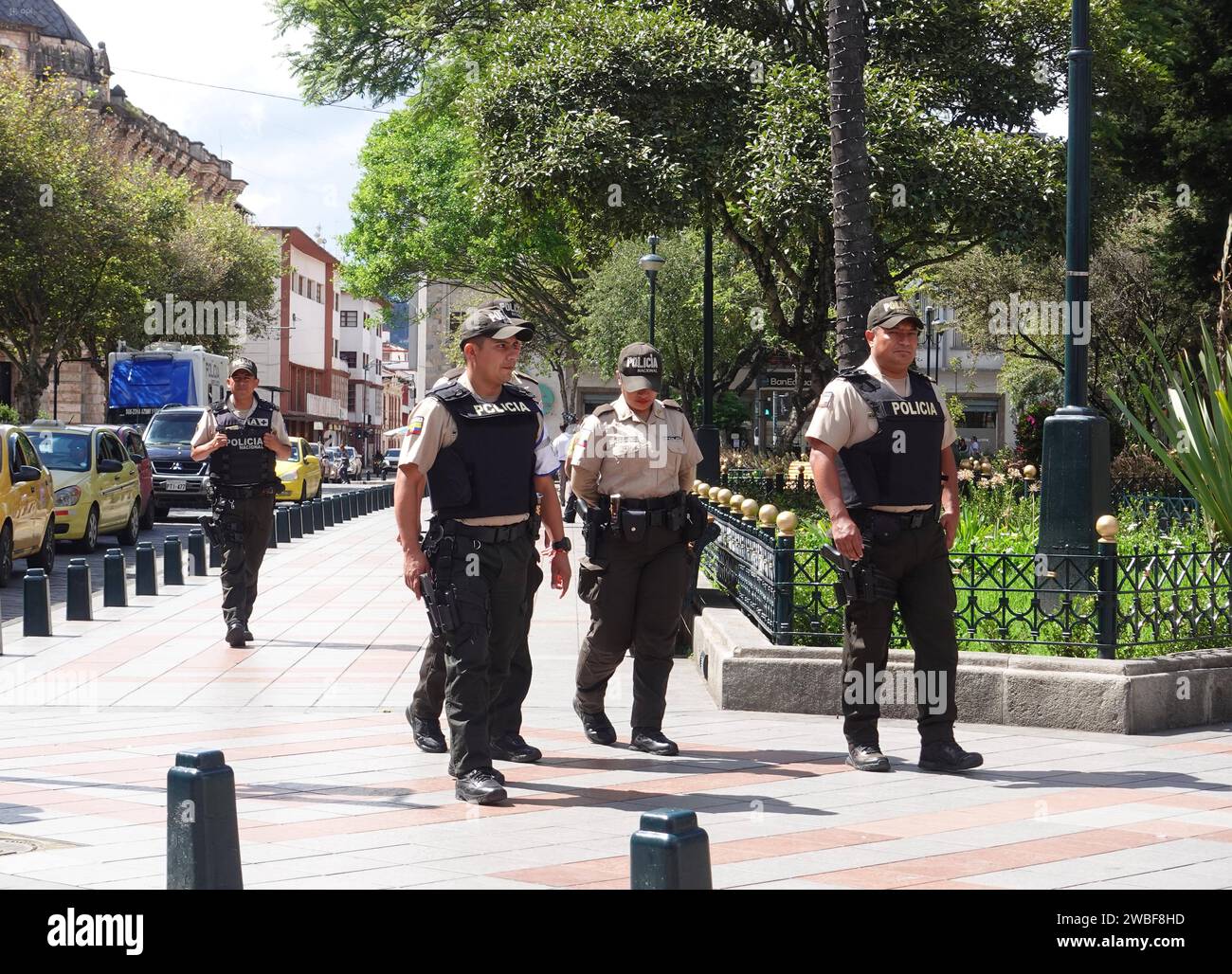 CUENCA-RESGUARDO MILITAR-POLICIAL Cuenca,Ecuador 10 de enero de 2023 La manana de hoy la ciudad de Cuenca se encontro con resguardo policial y militar en el centro historico y en la entidades de radio y television. foto Boris Romoleroux/API SOI-CUENCA-RESGUARDOMILITAR-POLICIAL-9bb08c483f0225aaf939e84e4f1454c0 *** CUENCA POLICIAL MILITARY GUARD Cuenca,Ecuador January 10, 2023 This morning the city of Cuenca was under police and military guard in the historic center and at the radio and television stations photo Boris Romoleroux API SOI CUENCA POLICIAL MILITARY GUARD 9bb08c483f0225aaf939e84e4f14 Stock Photo