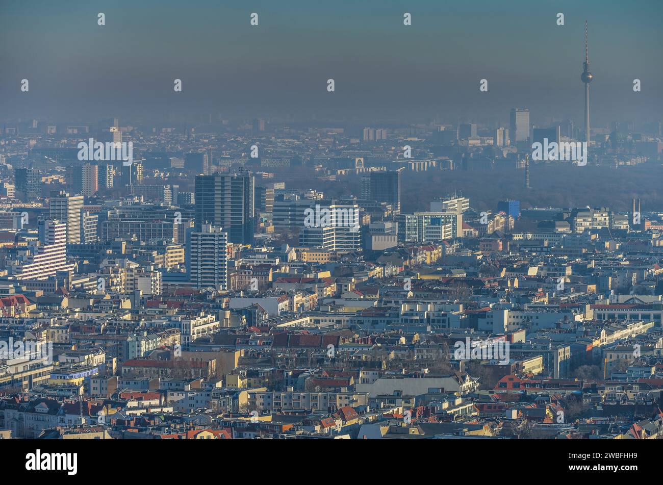 Kaiserdamm, Charlottenburg (vorne) und Tiergarten (hinten), Berliner Stadtpanorama, Skyline, Berlin, Deutschland Stock Photo