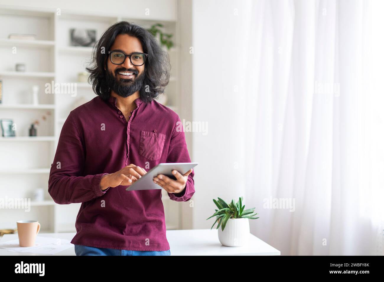 Indian business man standing hi-res stock photography and images - Alamy