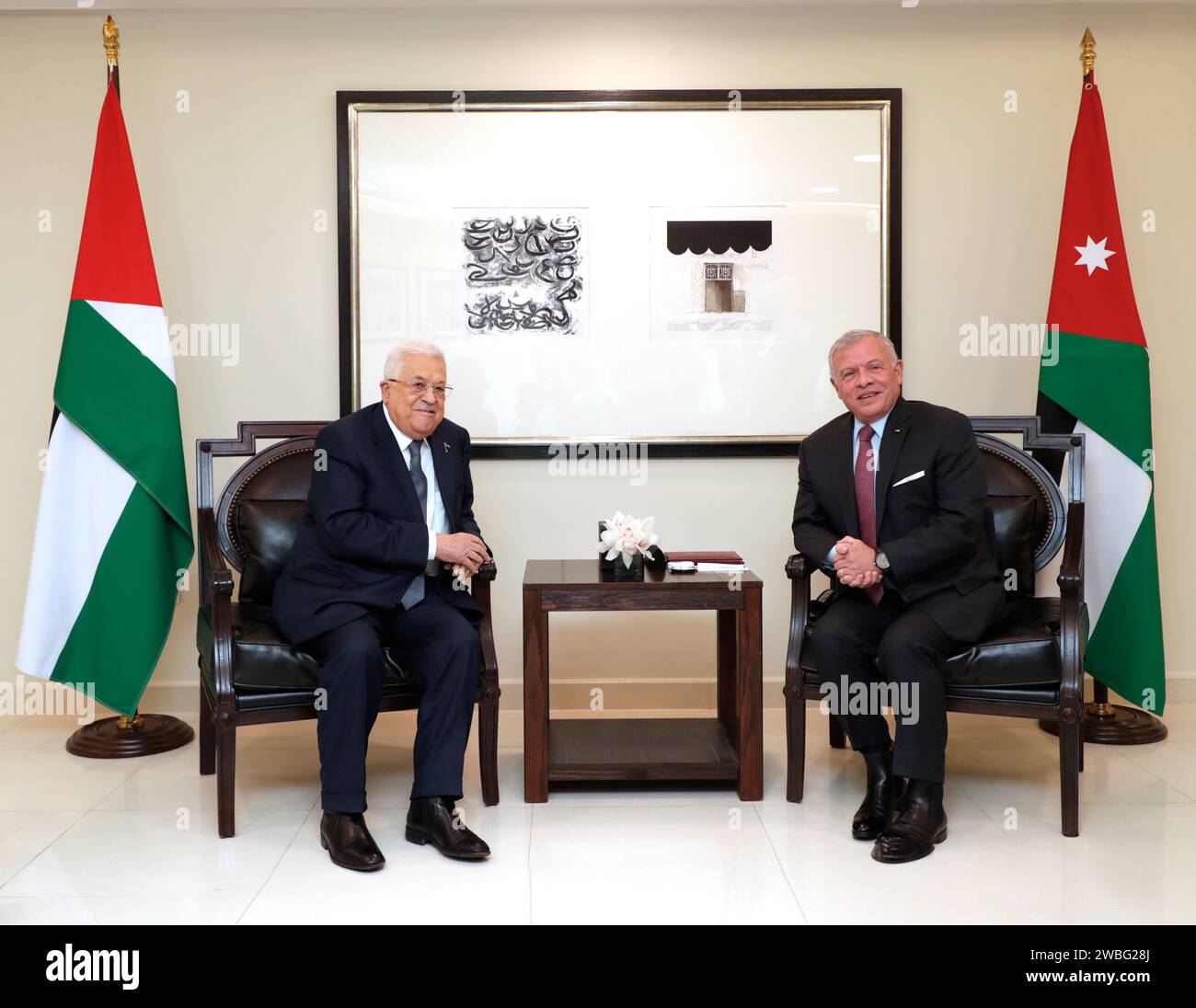 (240110) -- AQABA (JORDAN), Jan. 10, 2024 (Xinhua) -- King Abdullah II (R) of Jordan meets with Palestinian President Mahmoud Abbas in Aqaba, Jordan, on Jan. 10, 2024. Jordan, Egypt and Palestine stressed Wednesday their rejection of any Israeli plans to displace Palestinians in the West Bank and the Gaza Strip. (Royal Hashemite Court/Handout via Xinhua) Stock Photo