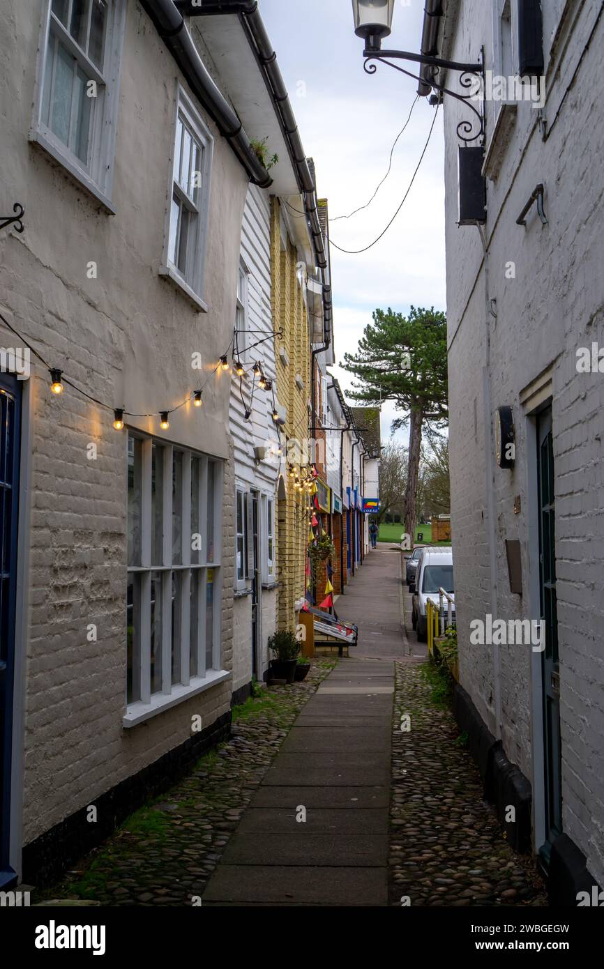 A narrow alleyway between old buildings in Saffron Walden, Essex, UK Stock Photo
