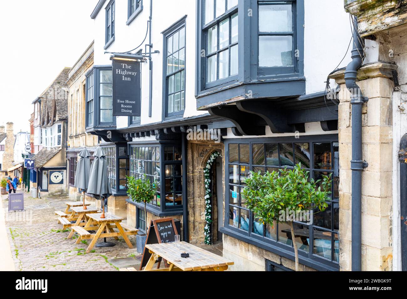 Burford, cotswolds, The Highway Inn public house bar on the high street,England,UK,2023 Stock Photo