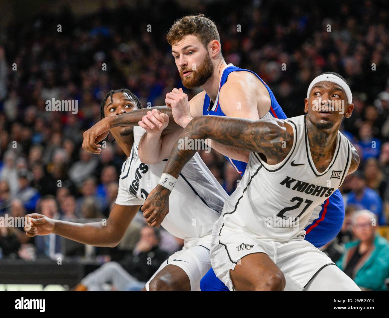 January 10, 2024 Kansas Jayhawks center Hunter Dickinson (1) is boxed