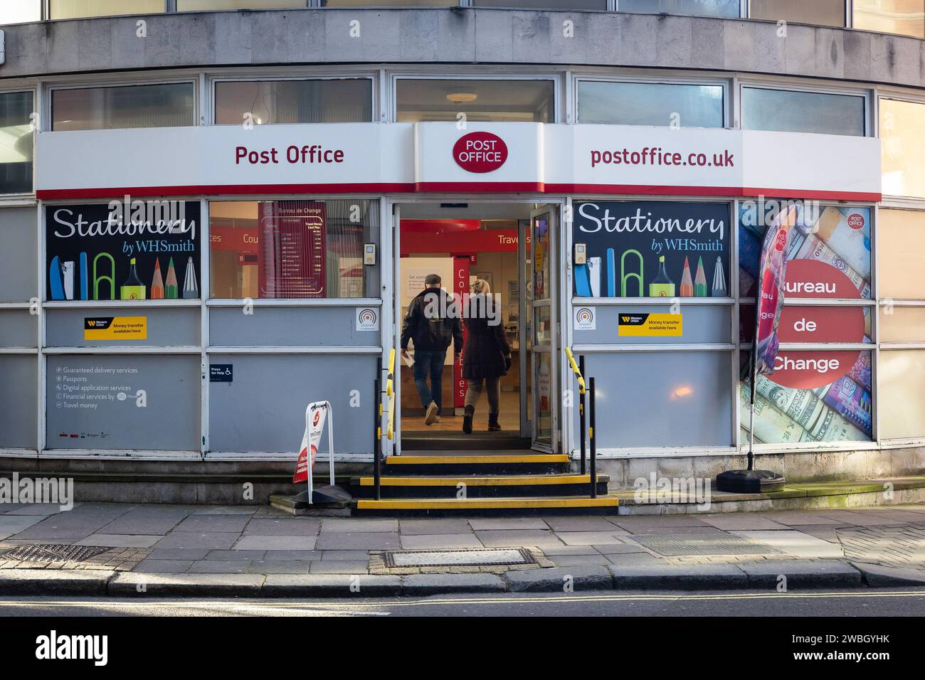 london-uk-10th-jan-2024-view-of-a-post-office-branch-in-westminster
