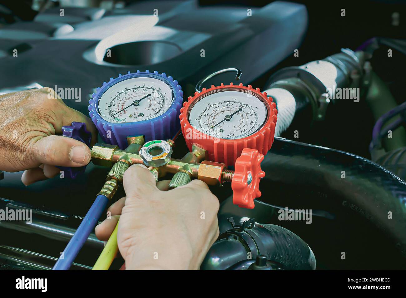 Car air conditioner check service, leak detection, fill refrigerant