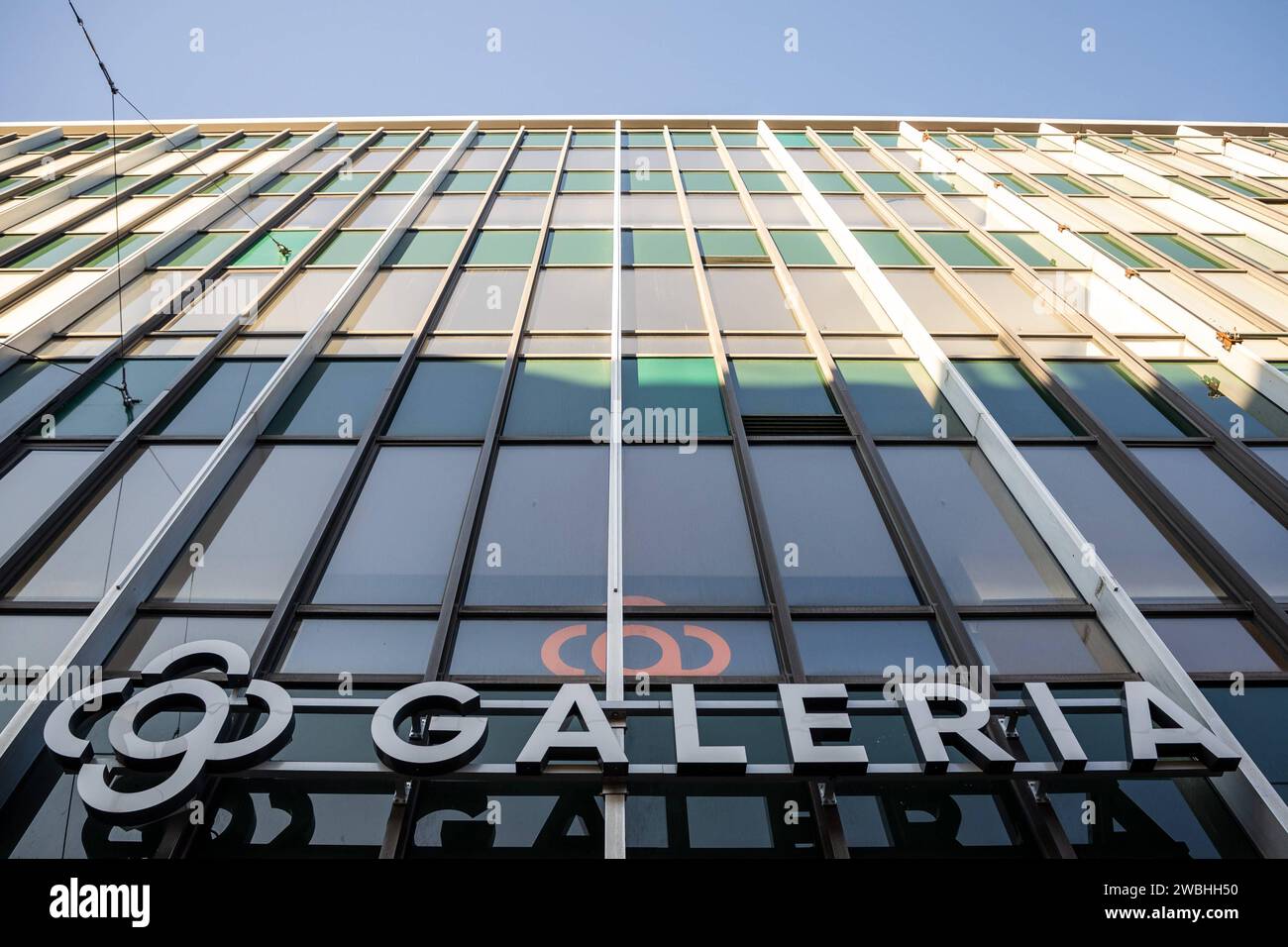 Kassel Warenhauskette Galeria Karstadt Kaufhof hat zum dritten mal Insolvenz Warenhauskette Galeria Karstadt Kaufhof hat zum dritten mal seit Mai 2020 Insolvenz angemeldet, eine Schließung des Kaufhauses in Kassel ist gegenwärtig ausgeschlossen, trotzdem sind die Mitarbeiter verunsichert, 10. Januar 2023, Kassel / Hessen / Deutschland, *** Kassel department store chain Galeria Karstadt Kaufhof has filed for insolvency for the third time Department store chain Galeria Karstadt Kaufhof has filed for insolvency for the third time since May 2020, a closure of the department store in Kassel is curr Stock Photo