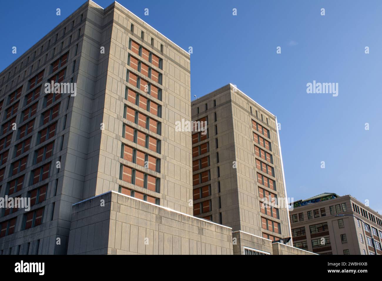 The exterior of the MDC Brooklyn Federal Bureau of Prisons located in ...