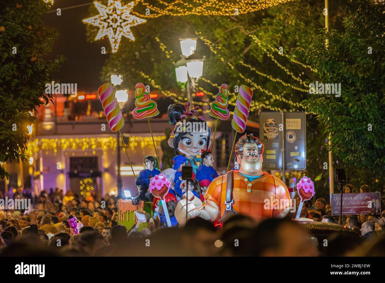 Large crowds at the three wise men parade in Seville during the evening. The parade is a start to the magical night for kids, Stock Photo