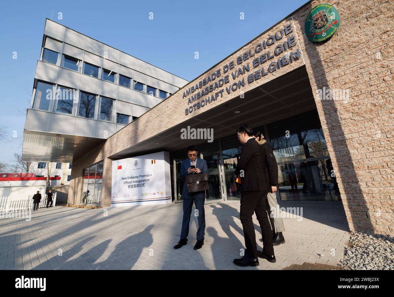 Peking, China. 11th Jan, 2024. Security pictured outside the opening of ...