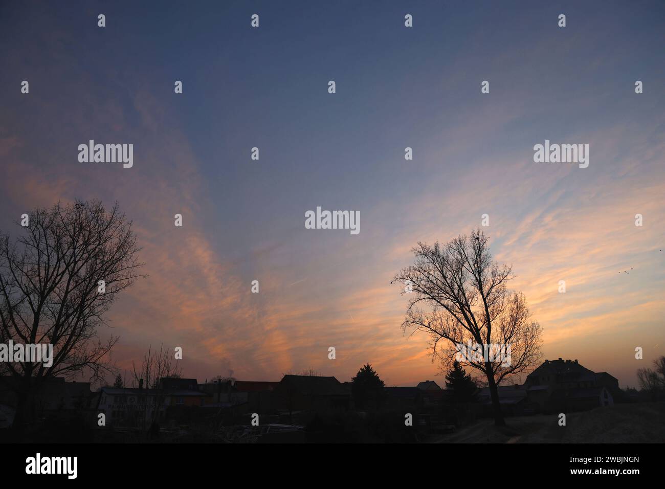Himmel 11.01.2024, Leubingen, Wolkenformationen am Himmel *** Sky 11 01 2024, Leubingen, Cloud formations in the sky Stock Photo