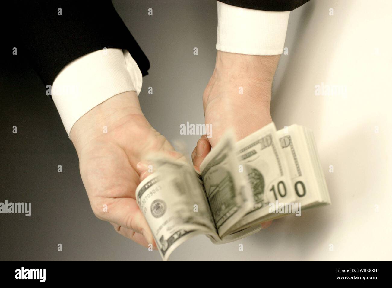 Dollarscheine in der Hand, 2005 , BLF *** Dollar bills in the hand, 2005 , BLF BL46061 Stock Photo