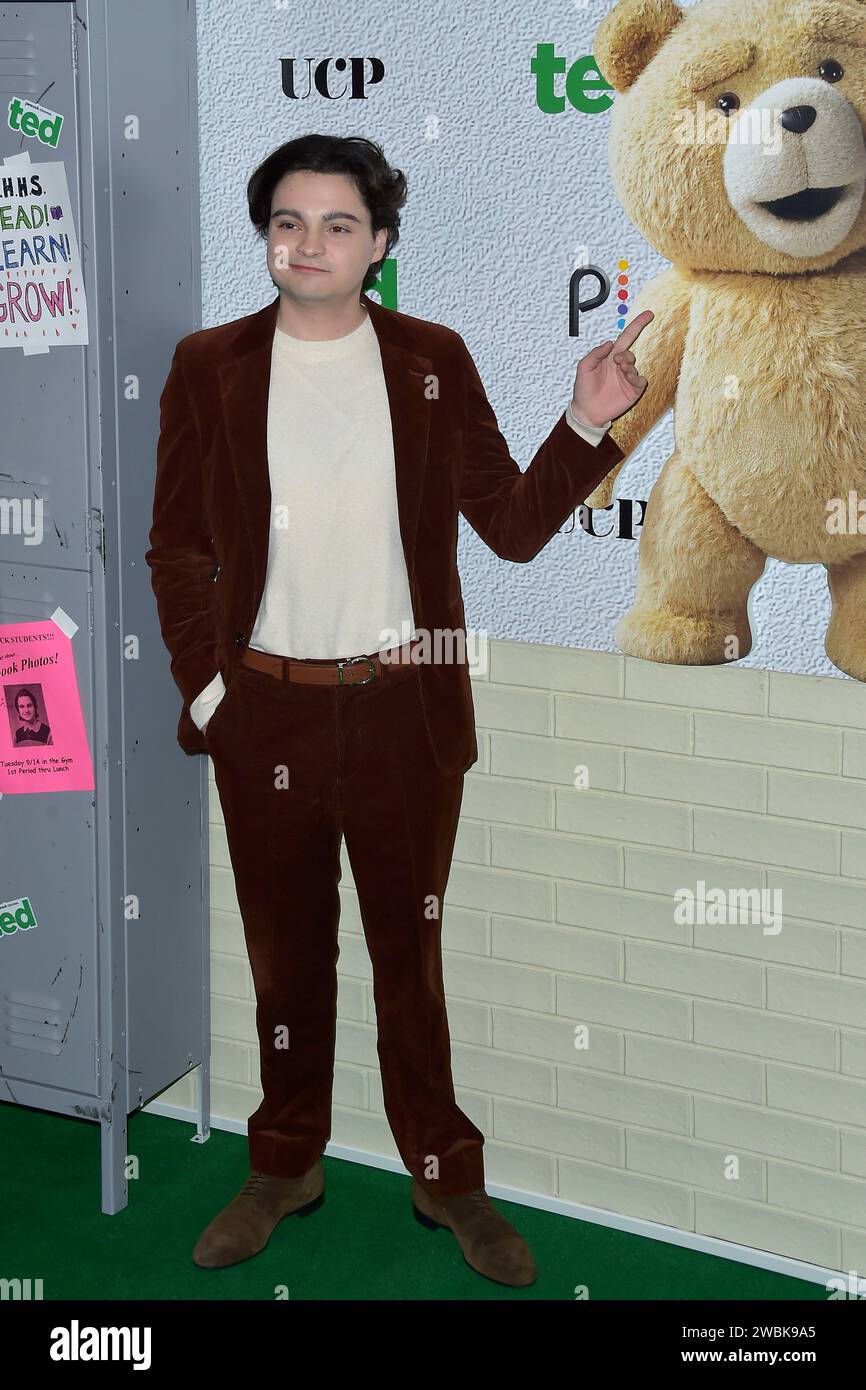 Max Burkholder bei der Premiere der Peacock Serie 'Ted' im AMC The