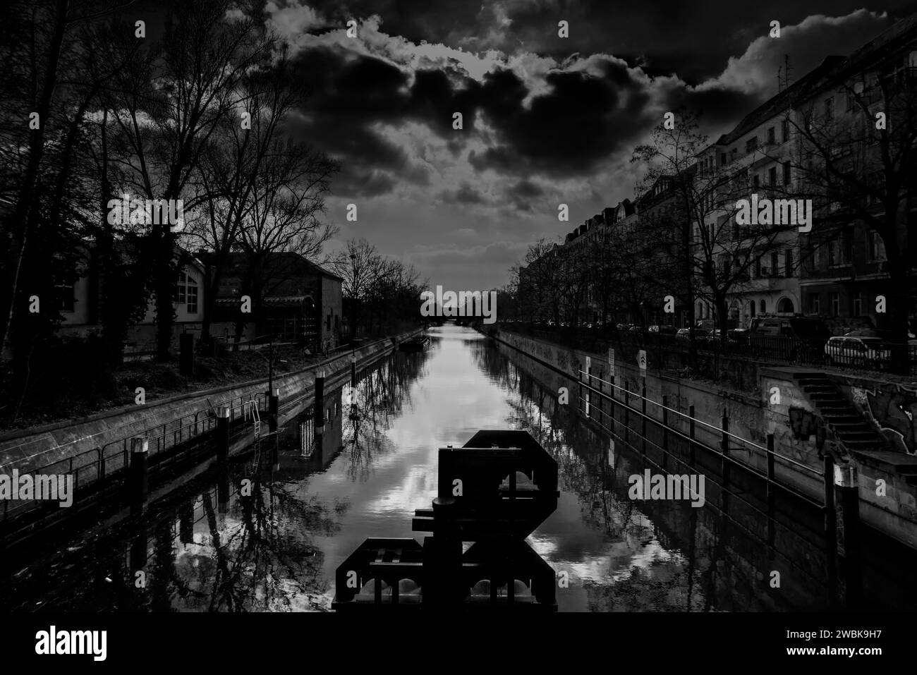 Black and white cloudy day hi-res stock photography and images - Alamy