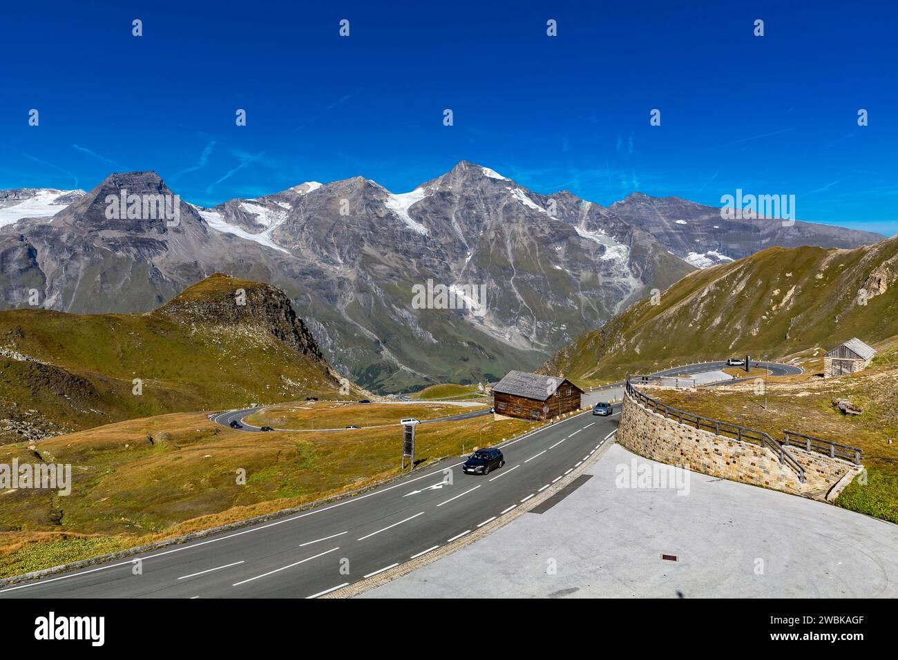View of the serpentine road and the mountains, Mittlerer Bärenkopf, 3357 m, Hohe Dock, 3348 m, Klockerin, 3422 m, Vorderer Bratschenkopf, 3403 m, Großes Wiesbachhorn, 3564 m, Kleines Wiesbachhorn, 3283 m, Hoher Tenn, 3368 m, Grossglockner High Alpine Road, Hohe Tauern National Park, Austria, Europe Stock Photo