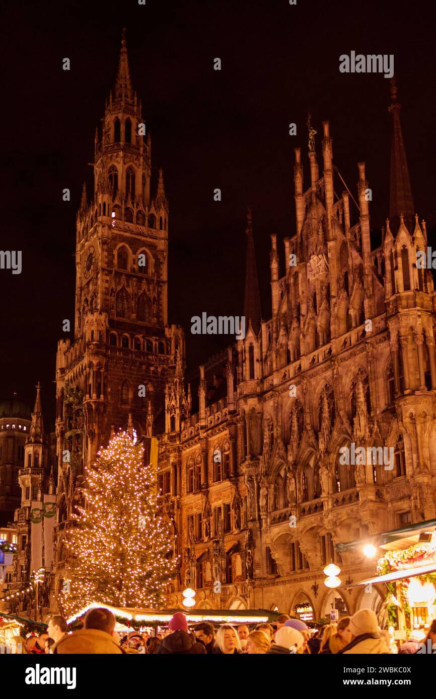 Christmas market at Marienplatz Munich Stock Photo - Alamy