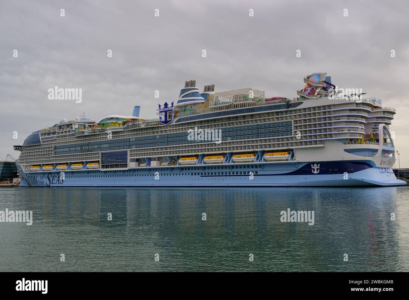 A general view of the Royal Caribbean cruise ship ‘Icon of the Seas’ seen in Miami, Florida on January 10, 2024. ‘Icon of the Seas’ is the world’s largest cruise line. The ship is 1,198 feet long and built in Meyer Turku, Finland. Its new home is PortMiami. The Maiden Voyage is on Jan. 27.  (Photo by Michele Eve Sandberg/Sipa USA) Stock Photo