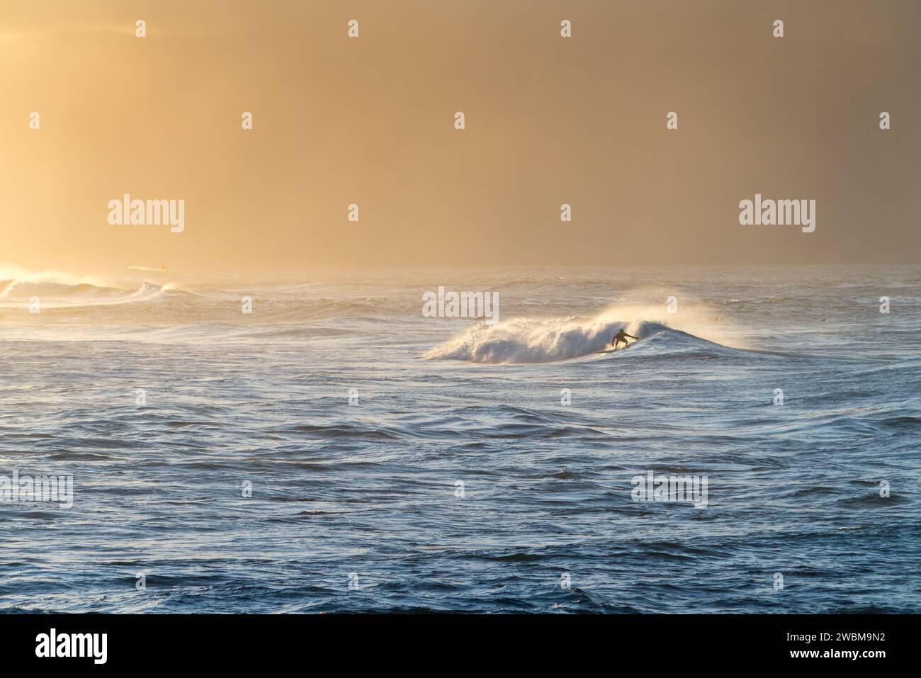 Golden waves hi-res stock photography and images - Alamy