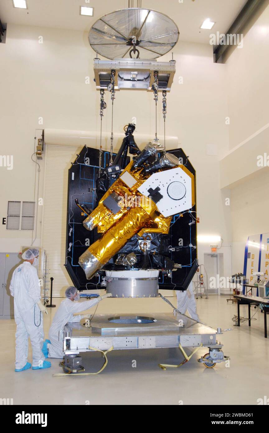 KENNEDY SPACE CENTER, FLA. - In the clean room at Astrotech Space ...