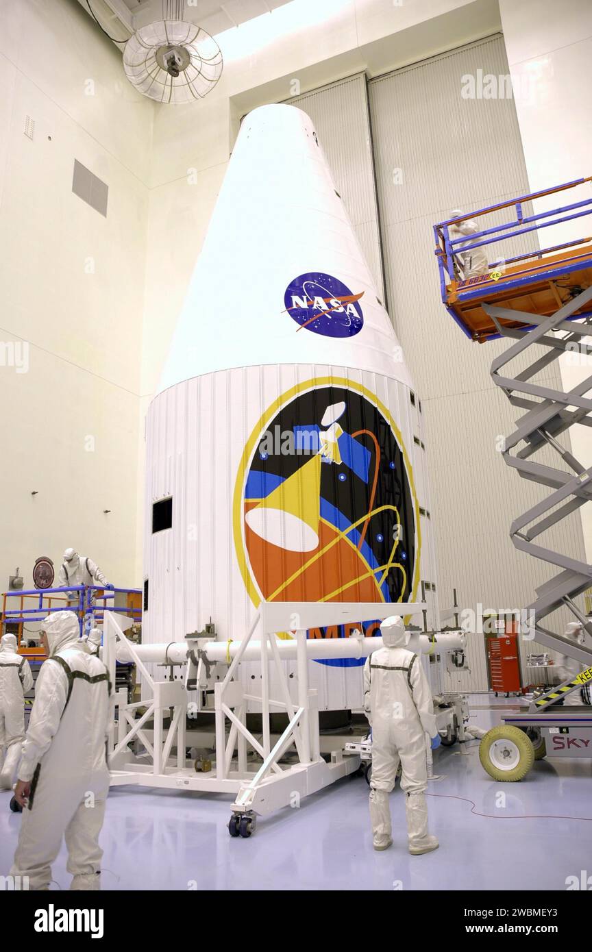 KENNEDY SPACE CENTER, FLA. - In the Payload Hazardous Servicing ...