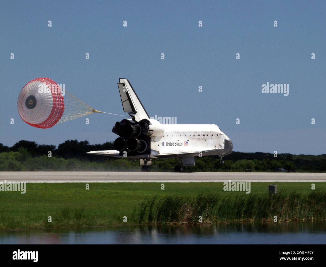 Space Shuttle Discovery lands at Kennedy Space Center's Shuttle Landing ...