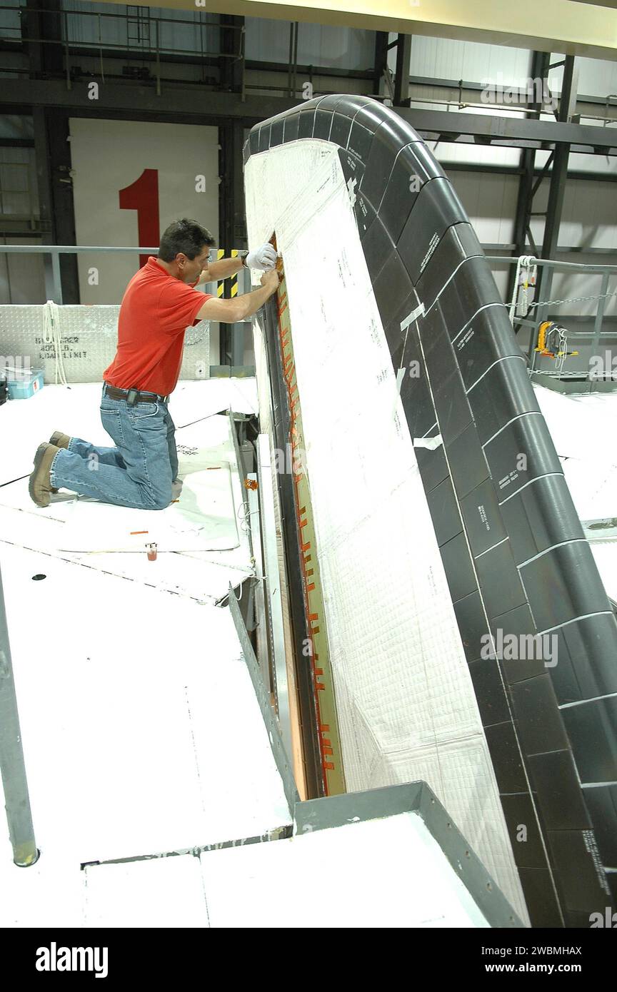 Space Shuttle Rudder Vertical stabilizer rudder hi-res stock photography and images - Alamy