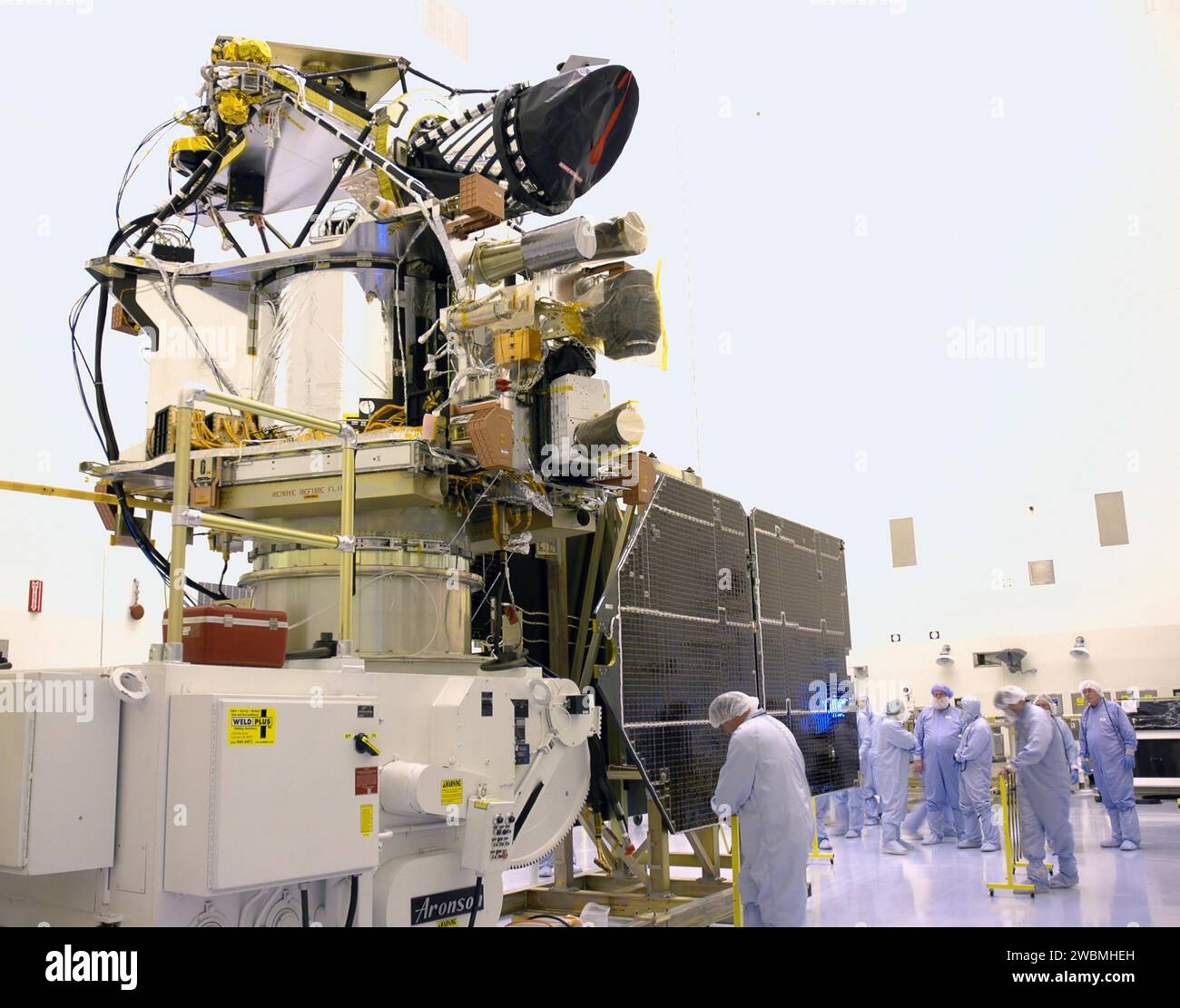 Technicians at Kennedy Space Center’s Payload Hazardous Servicing ...