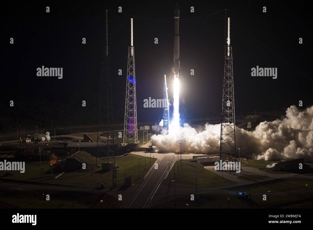 Tracking and data relay system hi-res stock photography and images - Alamy