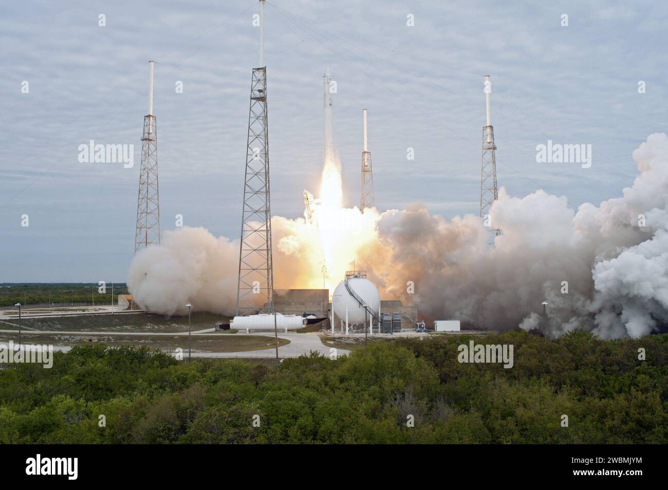 A SpaceX Falcon 9 rocket launched a Dragon capsule carrying cargo from ...
