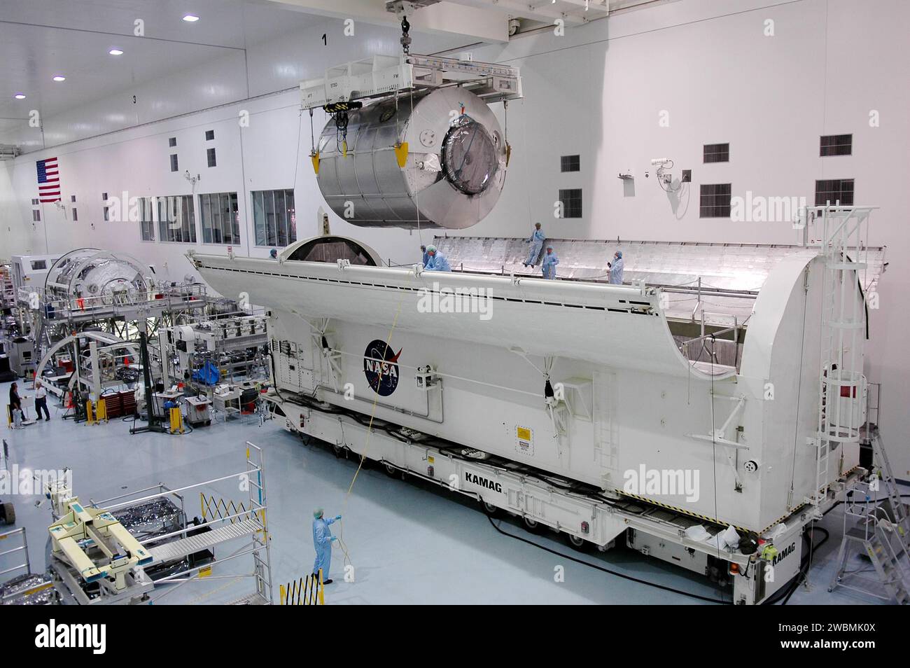 KENNEDY SPACE CENTER, FLA. - In the Space Station Processing Facility ...