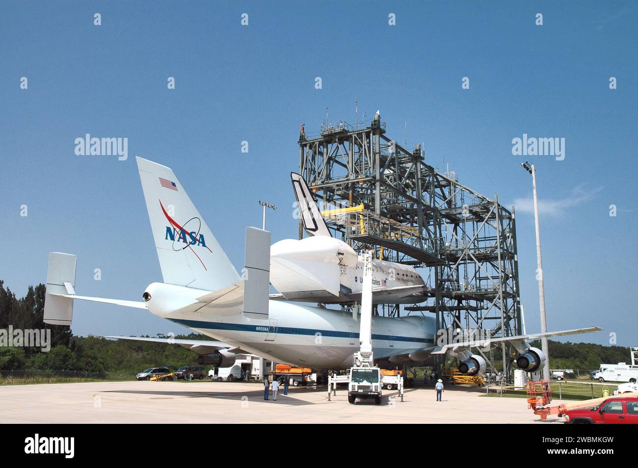 KENNEDY SPACE CENTER, FLA. - At NASA Kennedy Space Center’s Shuttle Landing Facility, the Shuttle Carrier Aircraft, a modified Boeing 747, and orbiter Discovery on top, remain in the mate demate device while Discovery is prepared for demating. Discovery was returned to Kennedy Space Center on a ferry flight from Edwards Air Force Base in California, where it landed Aug. 9 after 13 days in space on mission STS-114. In the mate demate device, a horizontal structure mounted at the 80-foot level between two towers controls and guides a large lift beam that attaches to the orbiter to raise and lowe Stock Photo