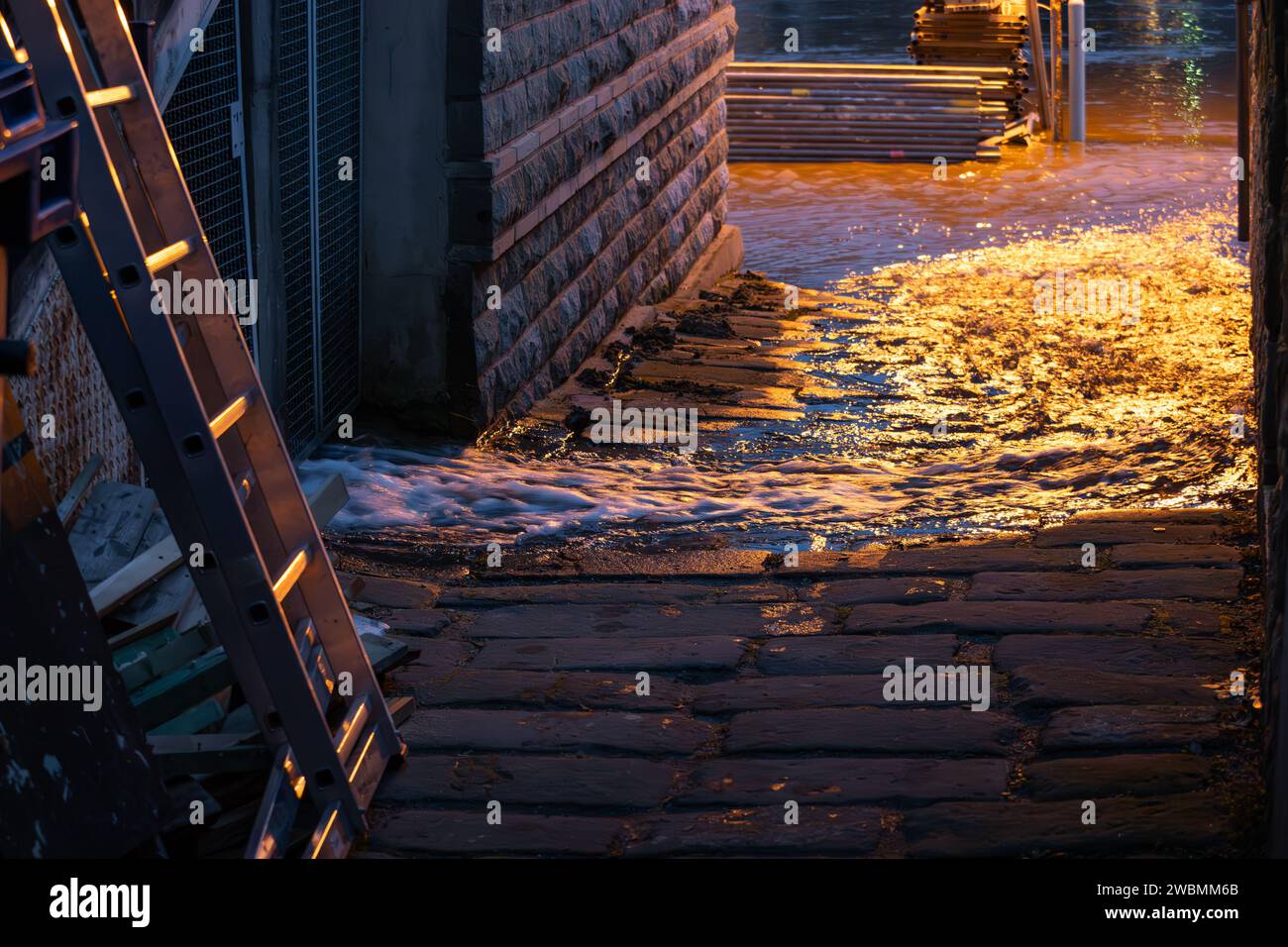 Flooded house basement hi-res stock photography and images - Alamy, image size:1300x956