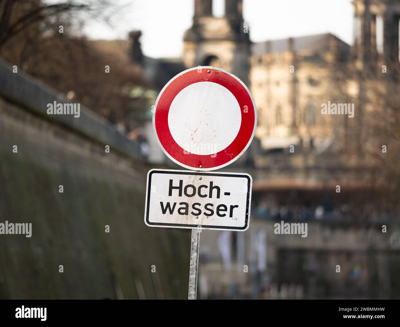 Hochwasser (floods) sign in the old town of Dresden during winter 2023. The Terrassenufer road is closed due to high water levels. A safety measure. Stock Photo