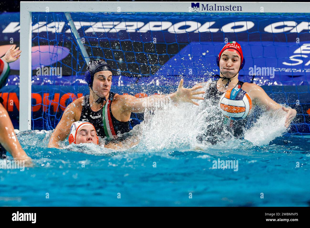 EINDHOVEN, NETHERLANDS - JANUARY 11: Kitty Lynn Joustra of the Netherlands battles for possession with Domitilla Picozzi of Italy, Caterina Banchelli of Italy competing in the Netherlands during Italy of the European Waterpolo Championships 2024 Semi Final Women at Pieter van den Hoogeband Swimming Stadium on January 11, 2024 in Eindhoven, Netherlands . (Photo by /BSR Agency) Credit: BSR Agency/Alamy Live News Stock Photo