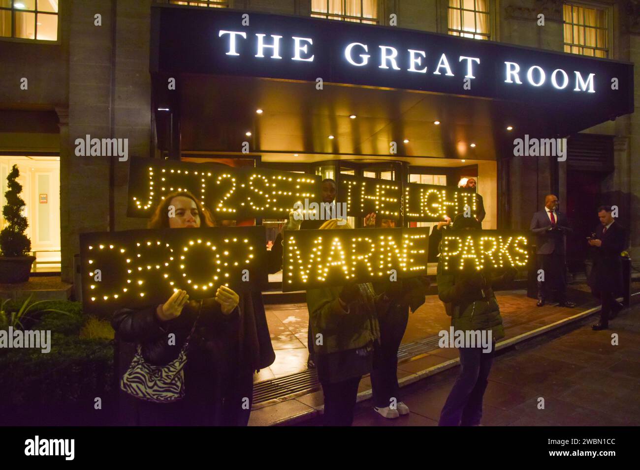 London England Uk 11th Jan 2024 PETA Activists Stage A Protest   London England Uk 11th Jan 2024 Peta Activists Stage A Protest Outside The Globe Travel Awards In Park Lane Part Of Petas Ongoing Campaign Urging Jet 2 The Uks Largest Tour Operator To Drop Marine Parks Which Hold Cetaceans Captive From Its Holiday Packages Credit Image Vuk Valciczuma Press Wire Editorial Usage Only! Not For Commercial Usage! 2WBN1CC 